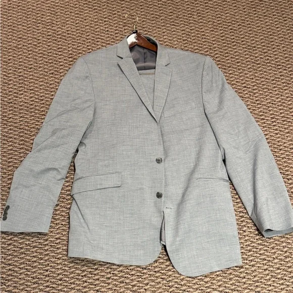 NEW Kenneth Cole Reaction light gray suit - Picture 8 of 12